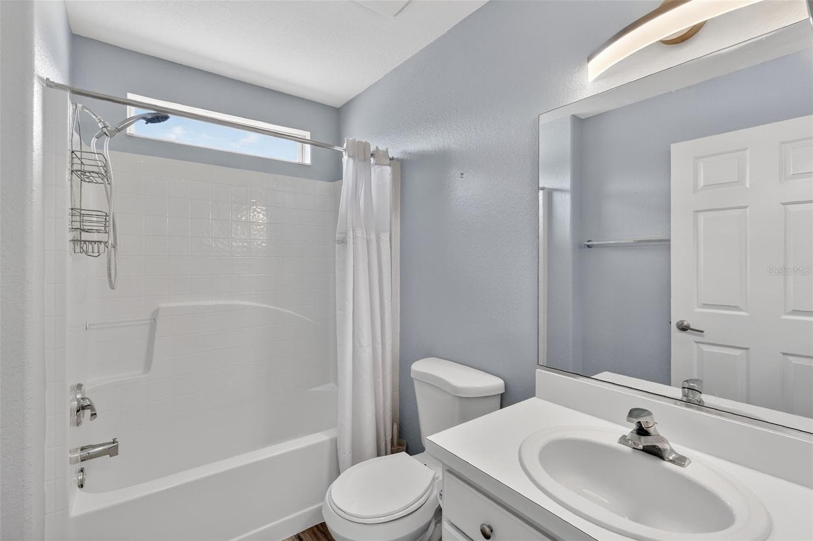 Guest Bath w/natural light! - 13811 SE 85TH CIR, SUMMERFIELD