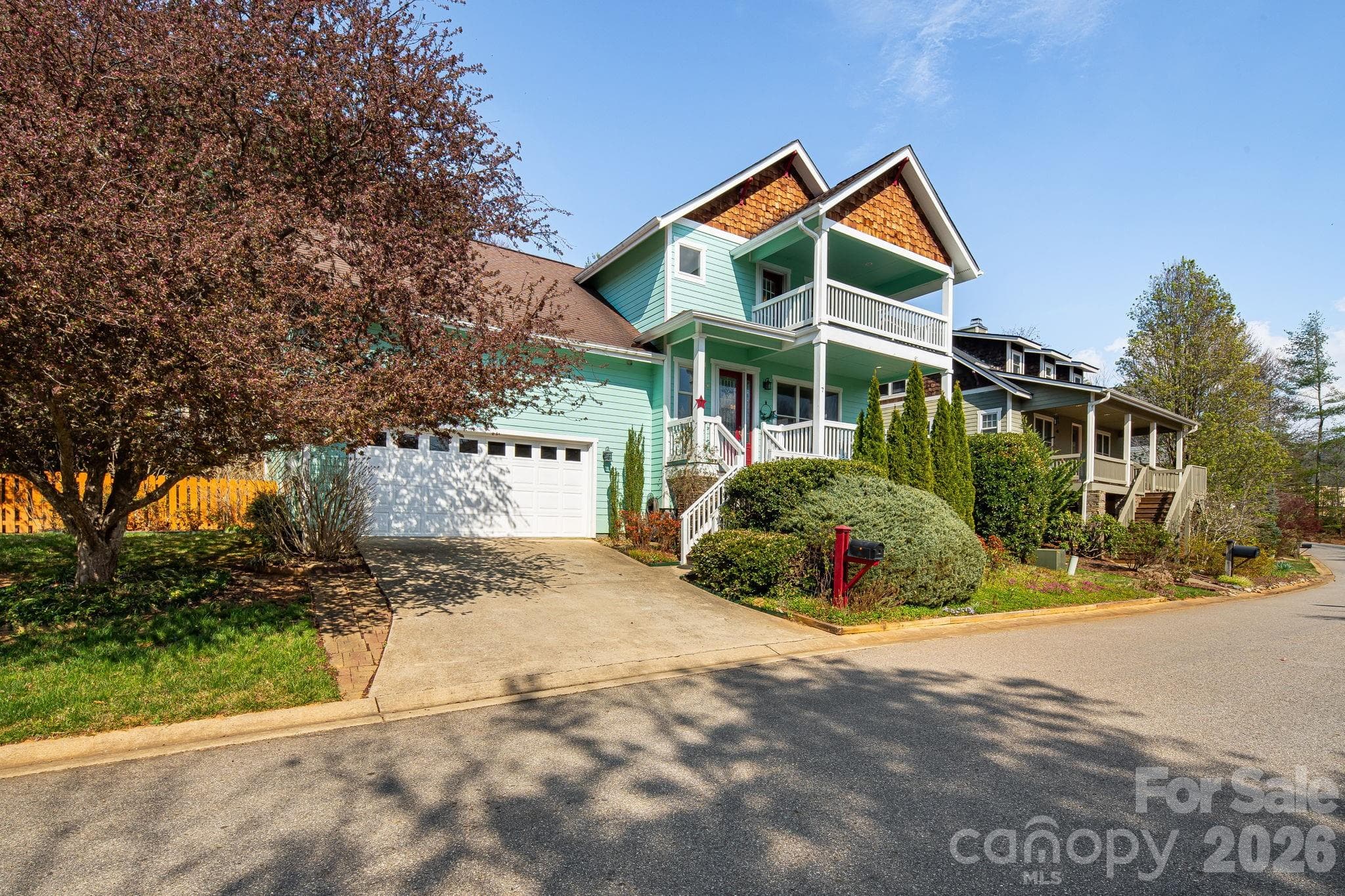 Single Family Residence at 7 Oakhaven Terrace, Asheville, photo 3 of 42