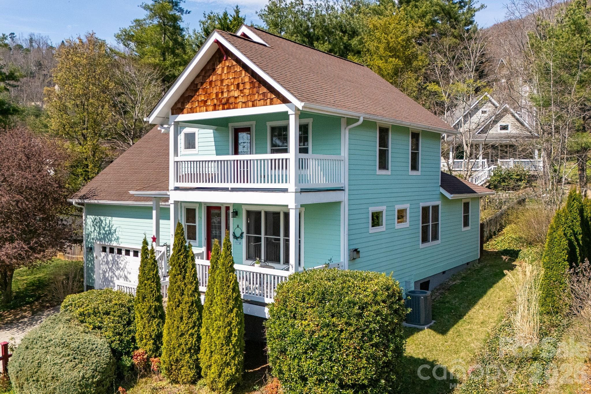 Single Family Residence at 7 Oakhaven Terrace, Asheville, photo 2 of 42