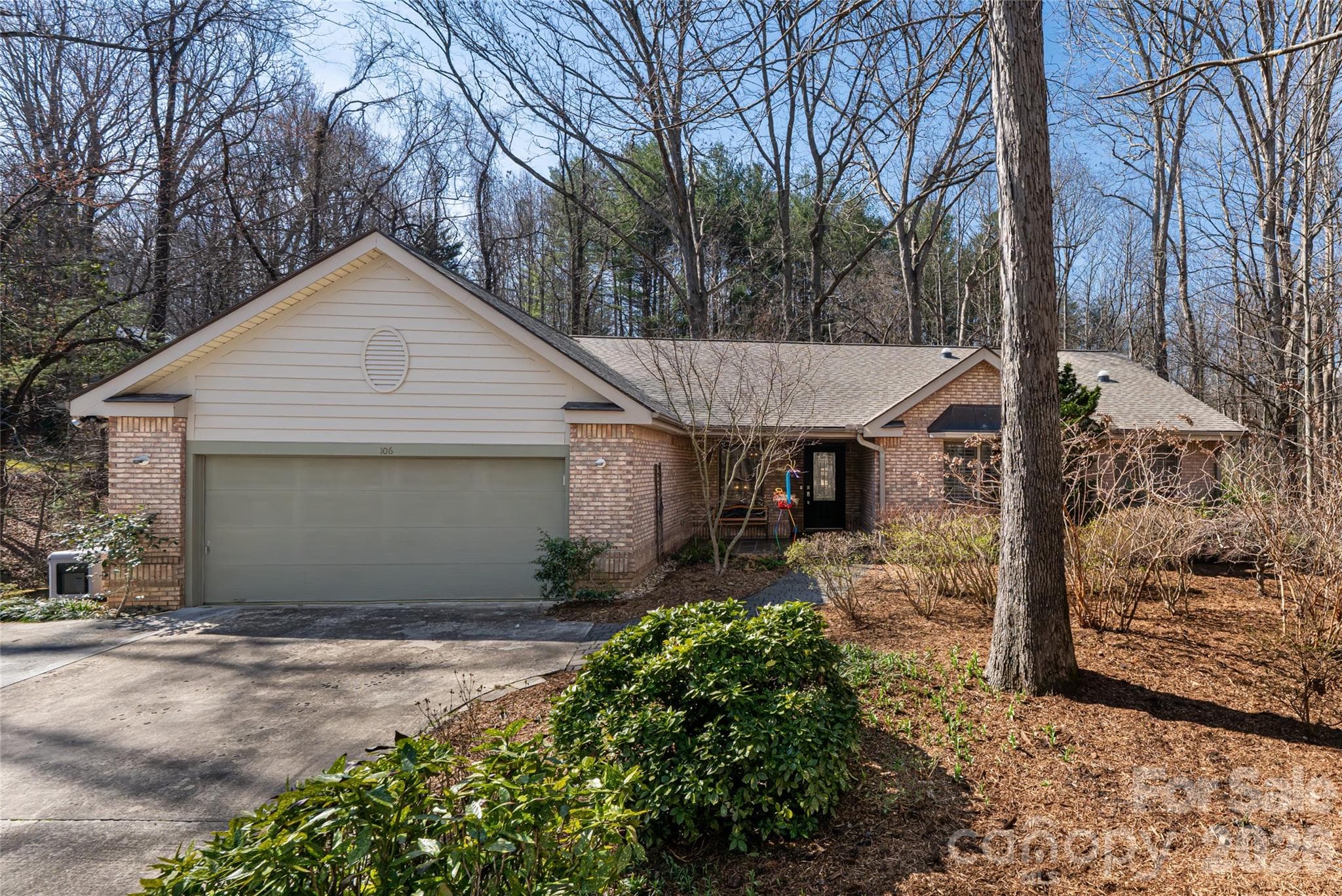 106 Oak Hollow Court