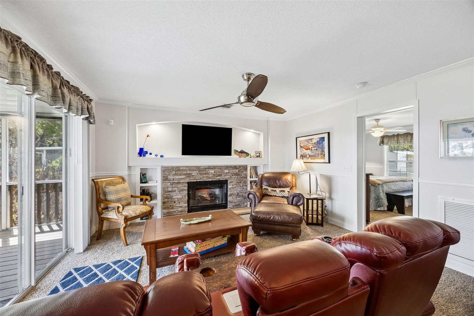 With gas log fireplace which has electric insert for ambiance - 108 SANDRA LN, CRESCENT CITY