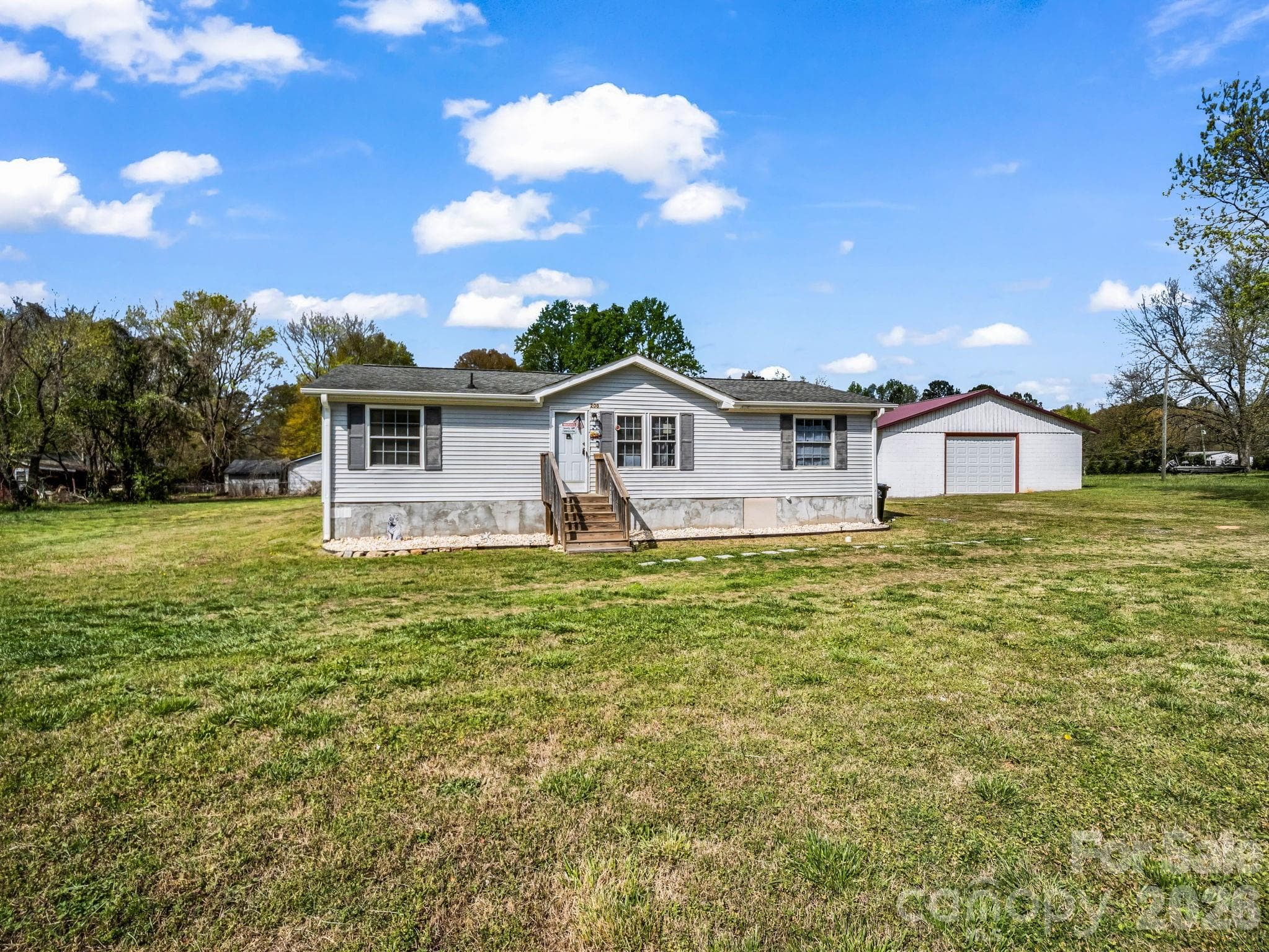 Single Family Residence at 208 Oak Drive, Shelby, photo 2 of 45
