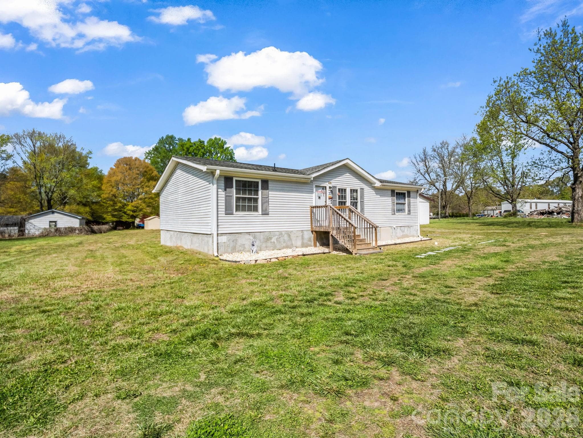 Single Family Residence at 208 Oak Drive, Shelby, photo 3 of 45