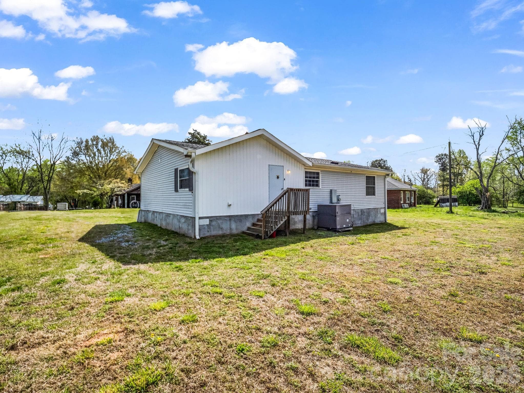 Single Family Residence at 208 Oak Drive, Shelby, photo 6 of 45