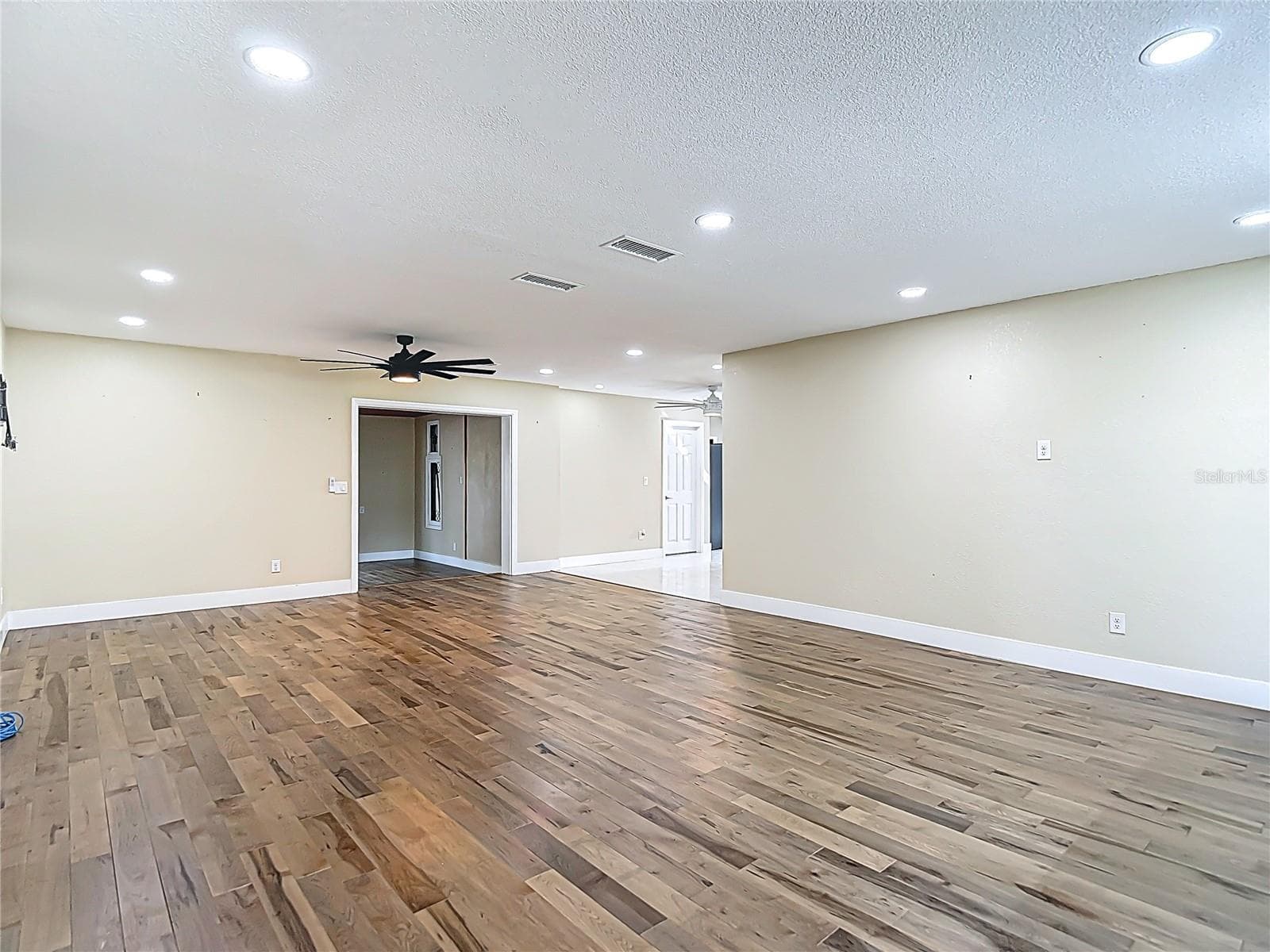 Familyroom gorgeous wood floors - 216 CORBETT RD, LITHIA