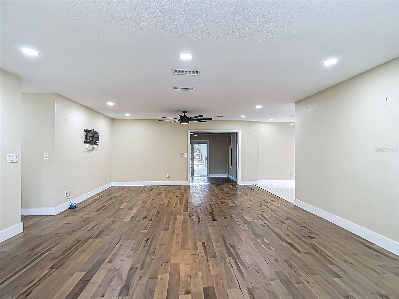 Huge space off kitchen - 216 CORBETT RD, LITHIA