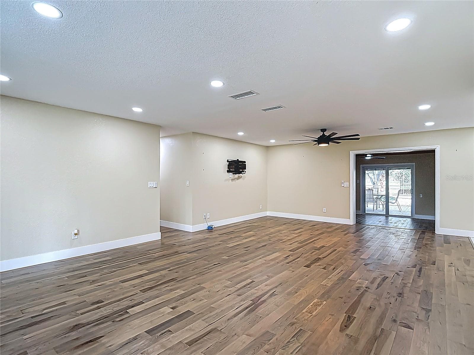 Single Family Residence at 216 CORBETT RD, LITHIA, photo 23 of 101