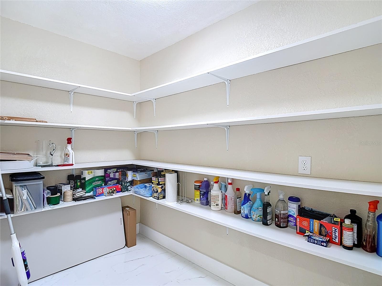 walk in pantry - 216 CORBETT RD, LITHIA