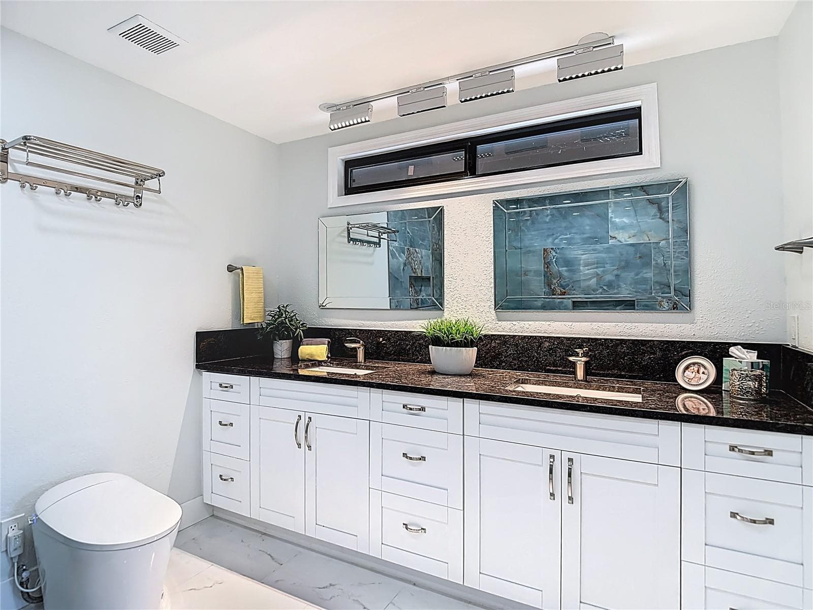 Dbl sink vanity - 216 CORBETT RD, LITHIA
