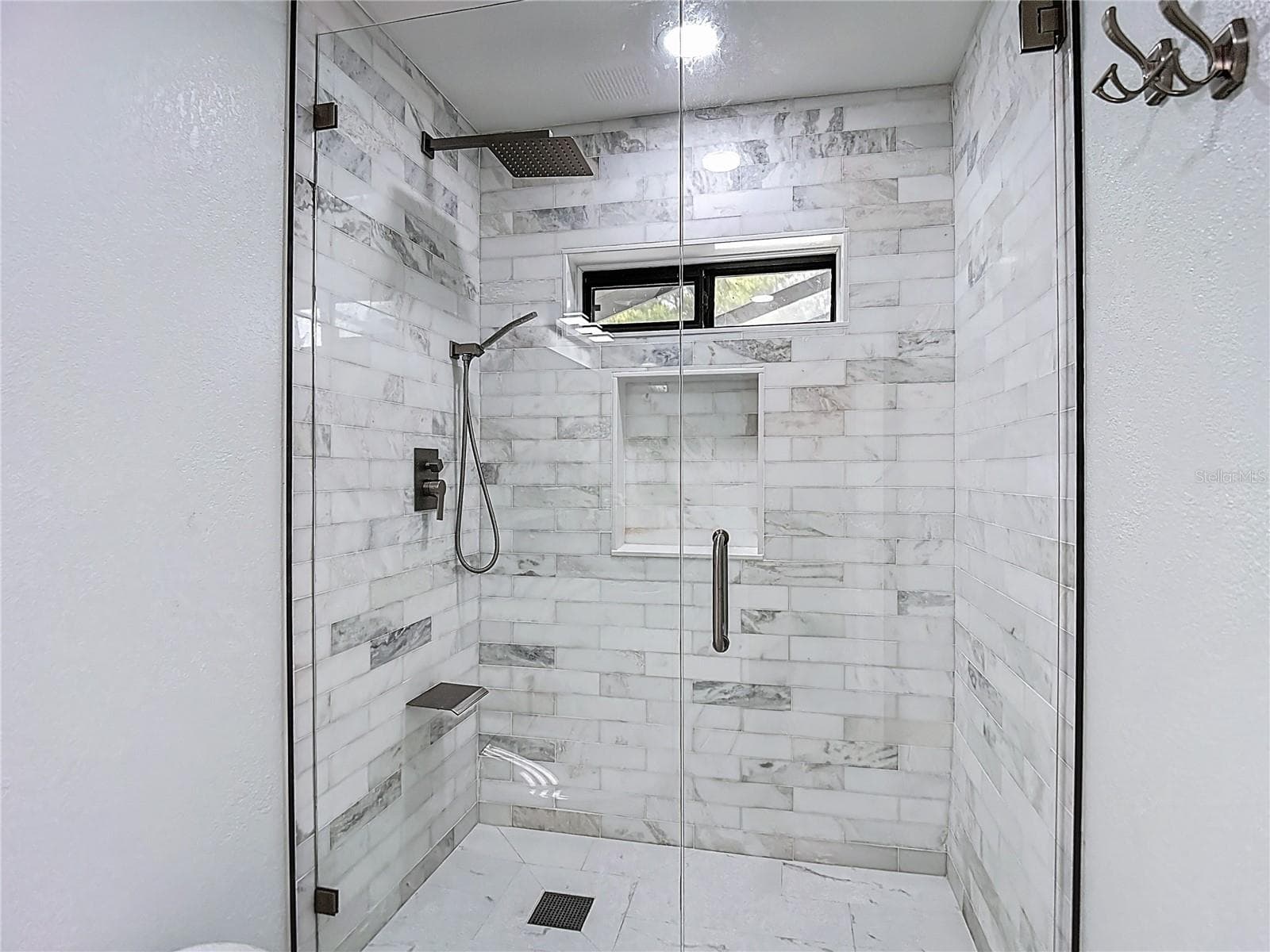 Gorgeous shower - 216 CORBETT RD, LITHIA