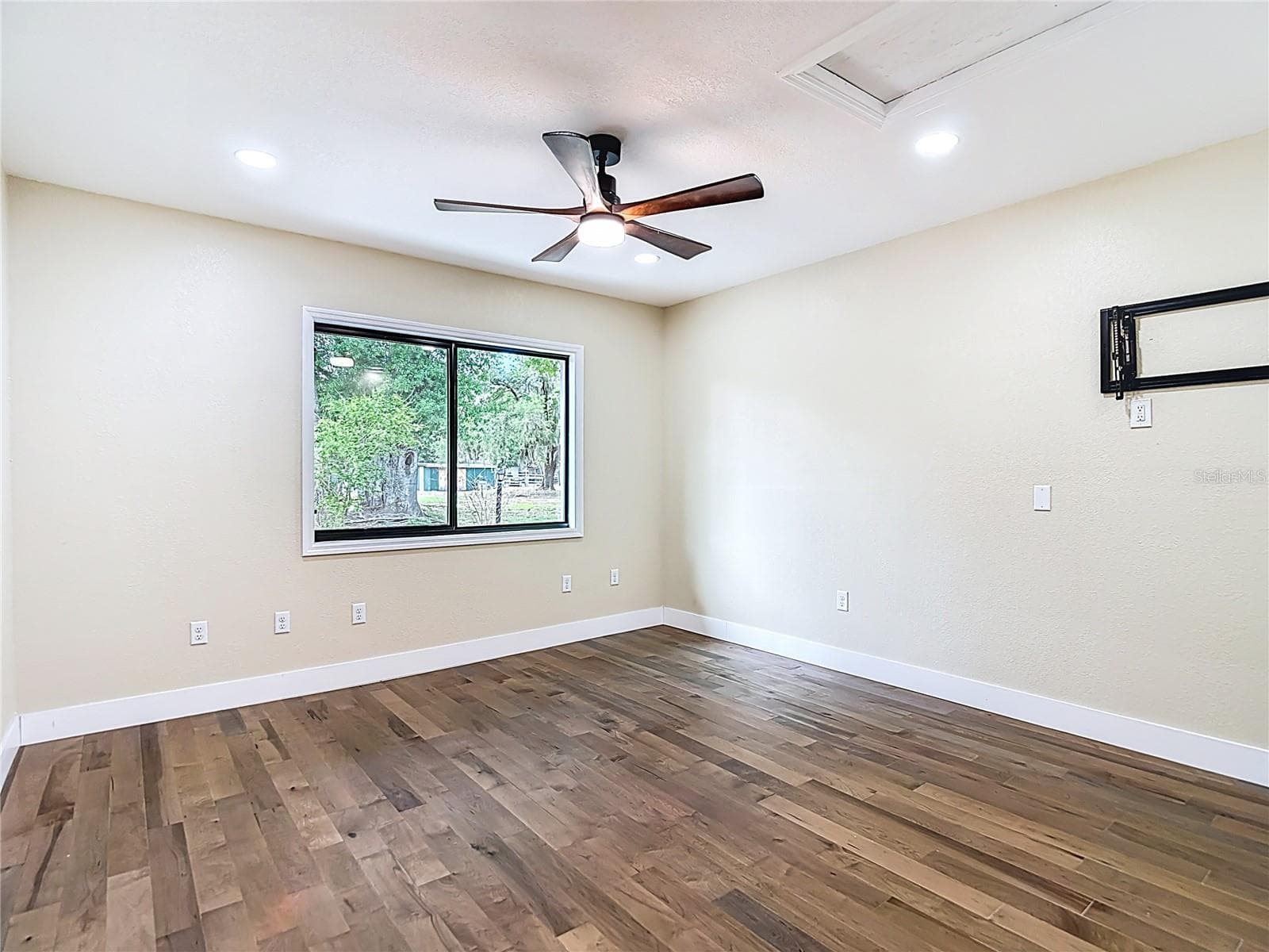 Oversized 4th bedroom - 216 CORBETT RD, LITHIA