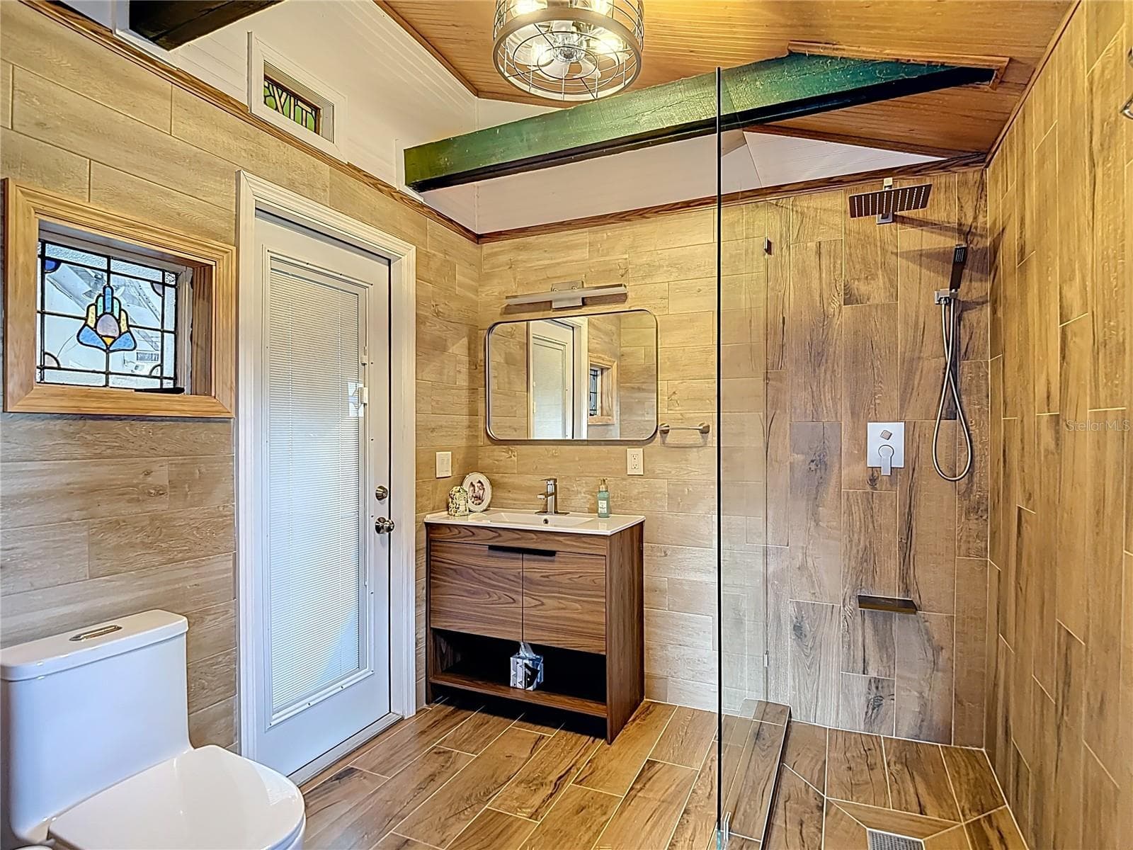 3rd Custom bath with shower - 216 CORBETT RD, LITHIA
