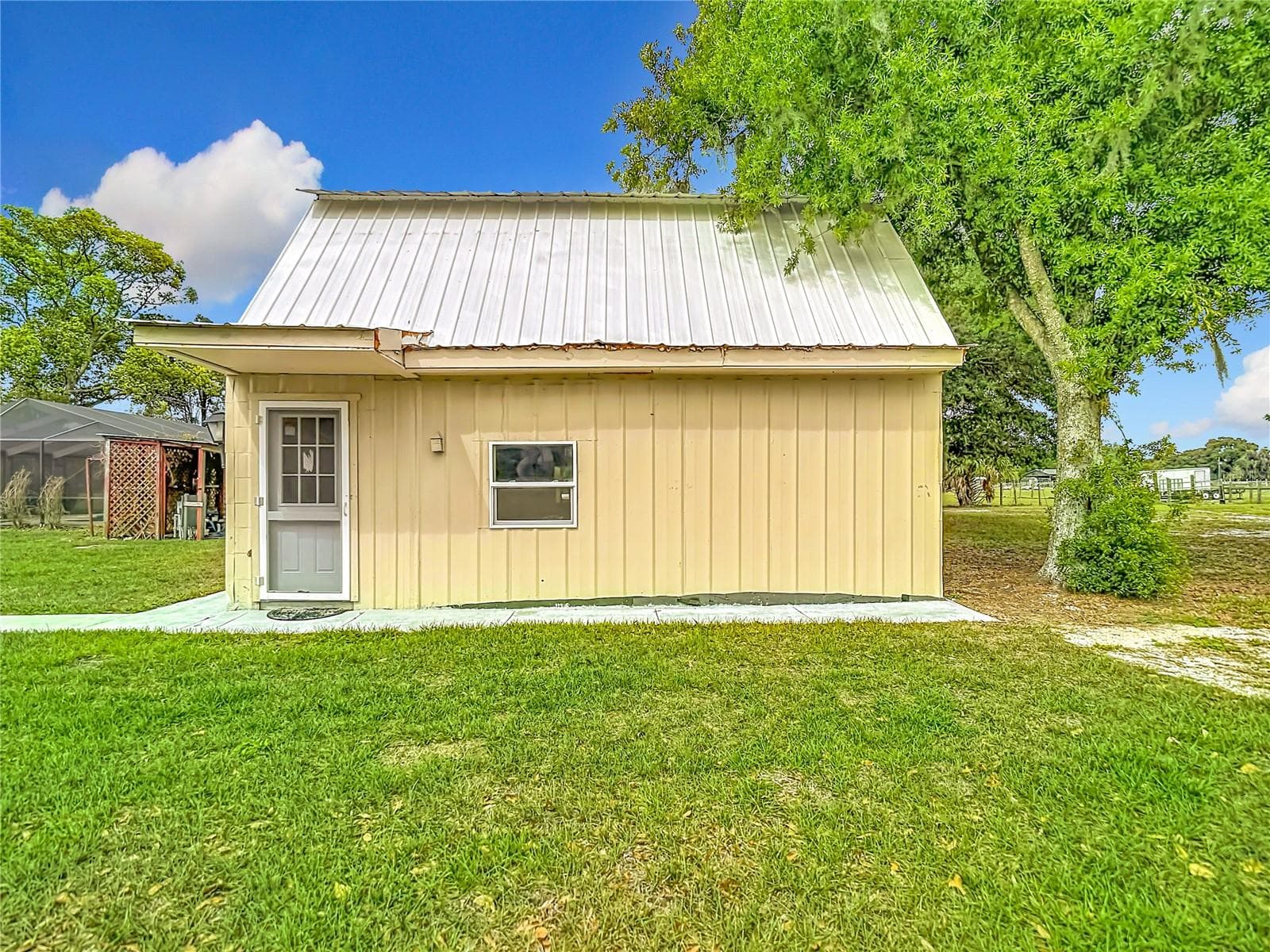 Converted Bardominium - 216 CORBETT RD, LITHIA