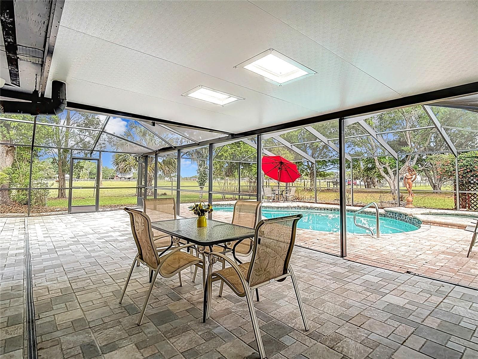 Huge paver deck area - 216 CORBETT RD, LITHIA