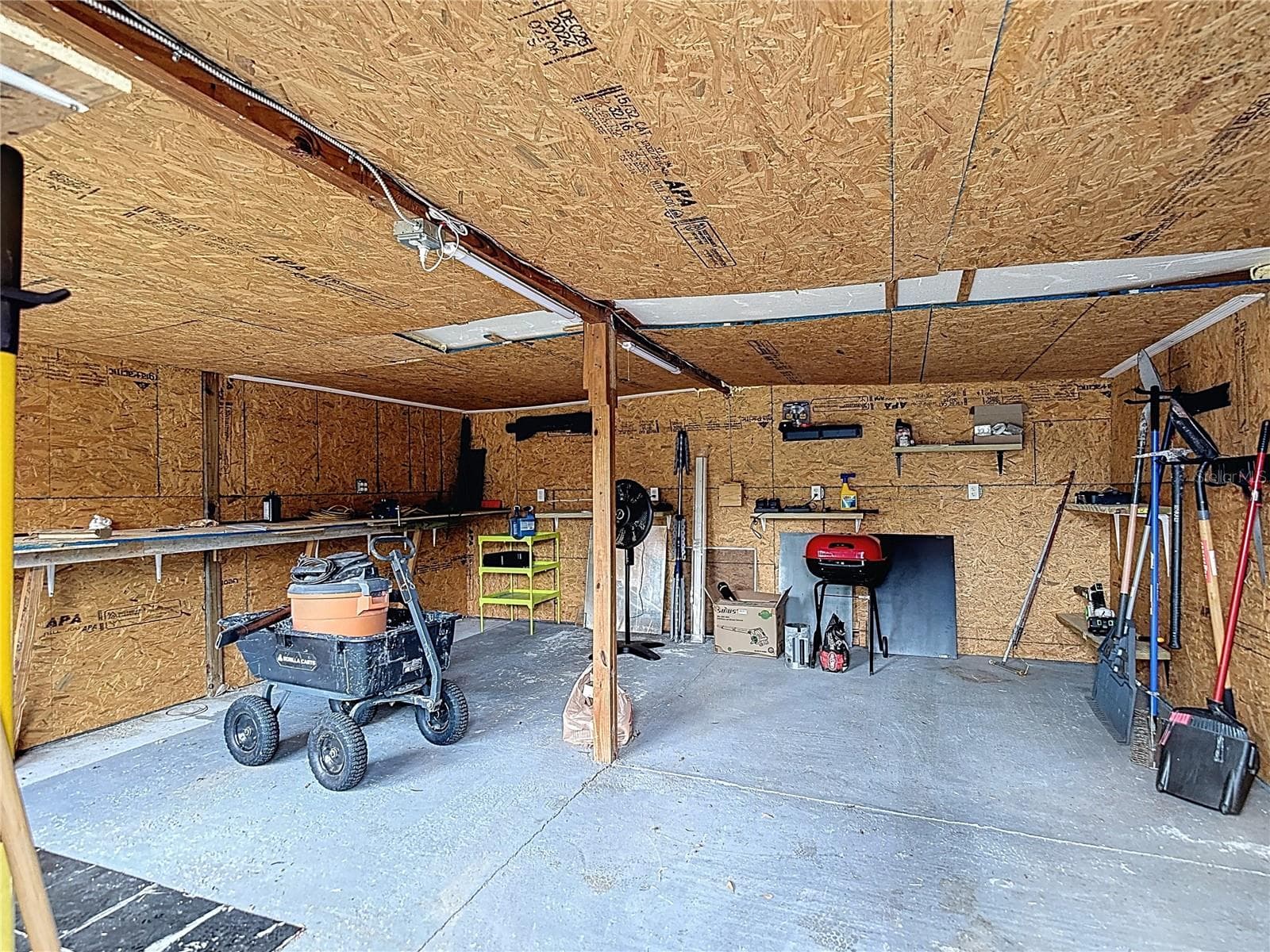 Plenty of room - 216 CORBETT RD, LITHIA