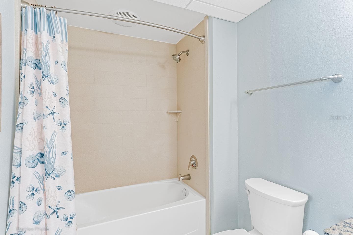 Bathroom 2 with tub/shower combo - 399 2ND ST #416, INDIAN ROCKS BEACH