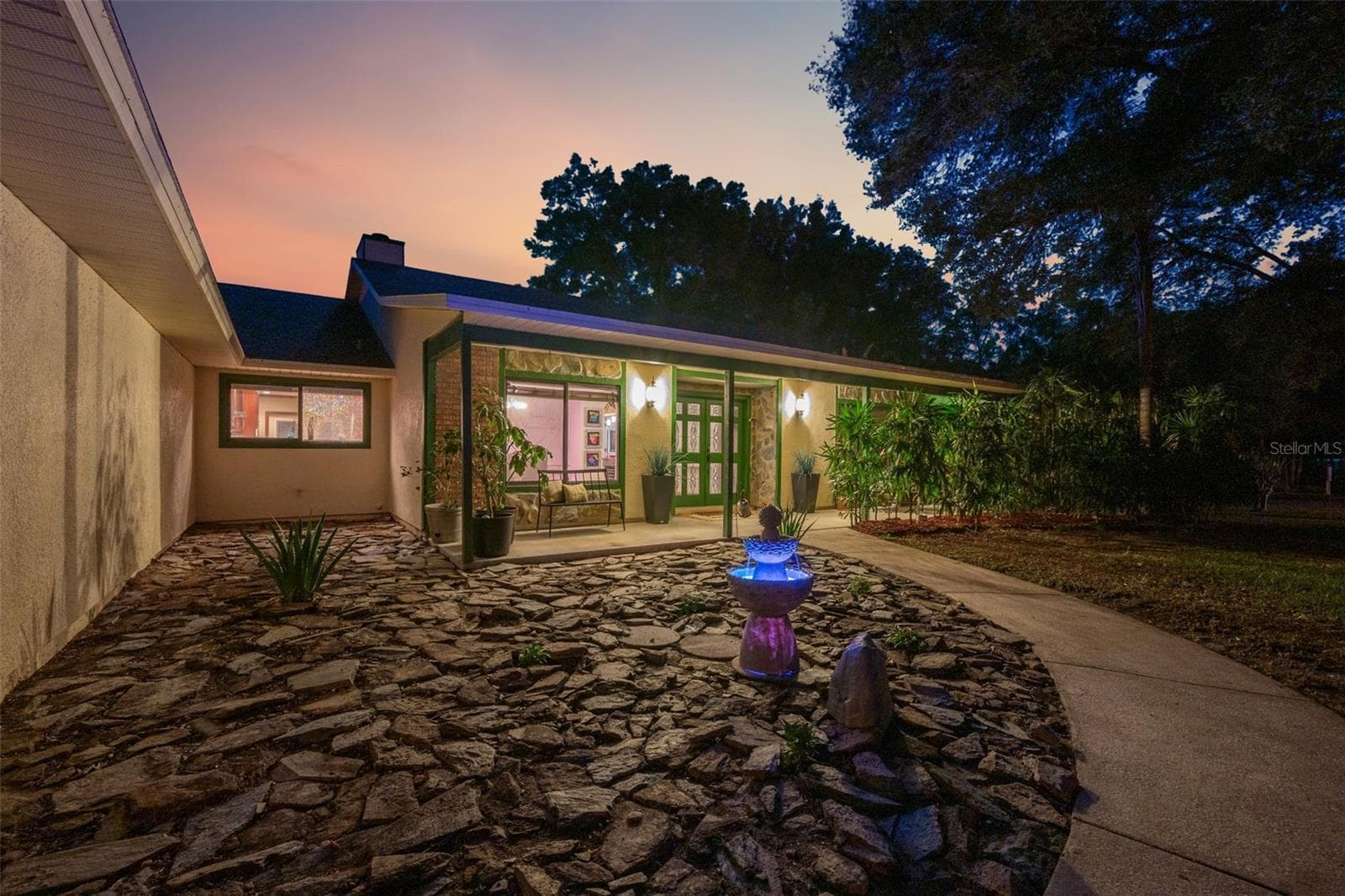 Front Yard Decorative Fountain - 3501 HILL STREAM AVE, APOPKA