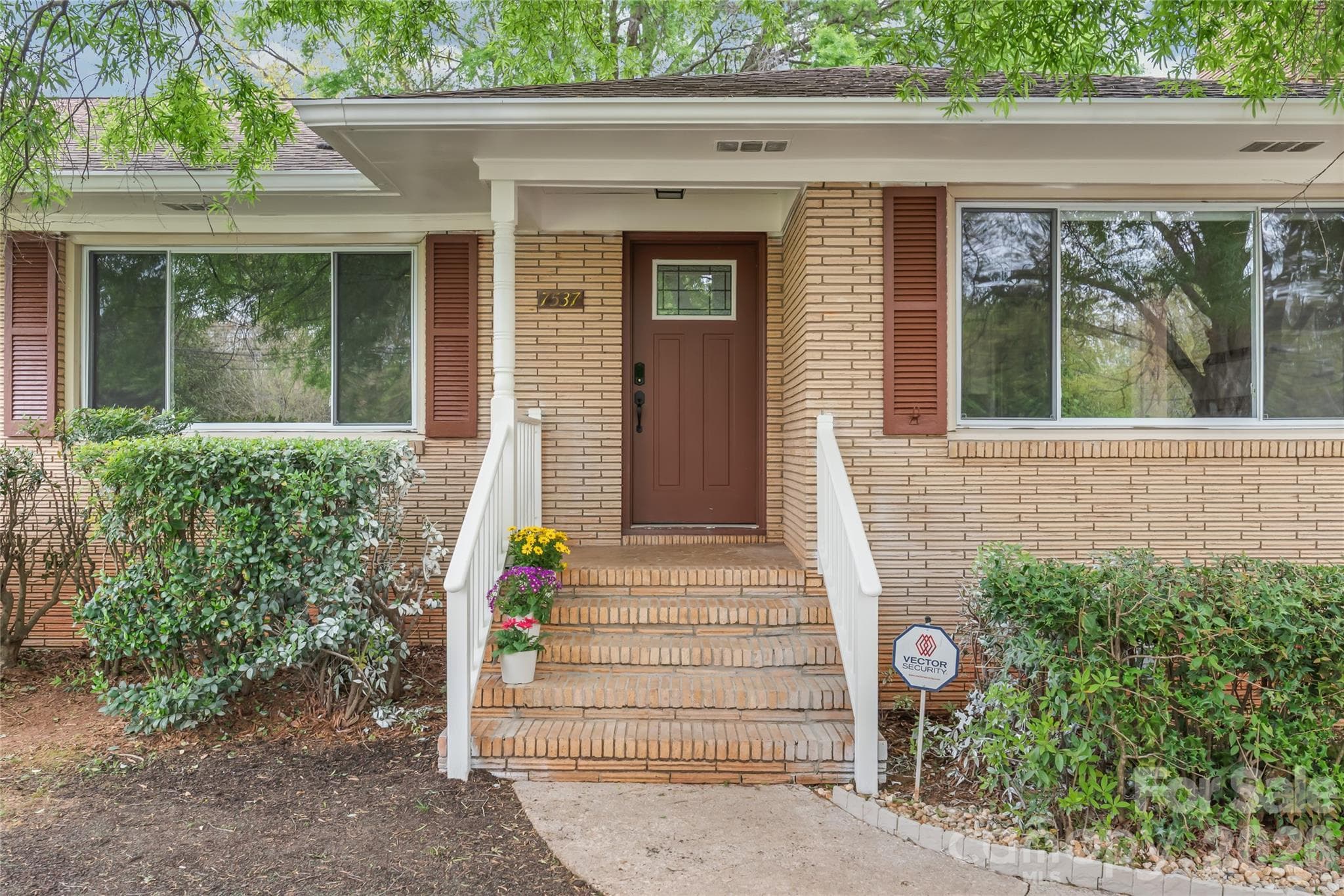 Single Family Residence at 7537 Monroe Road, Charlotte, photo 7 of 37