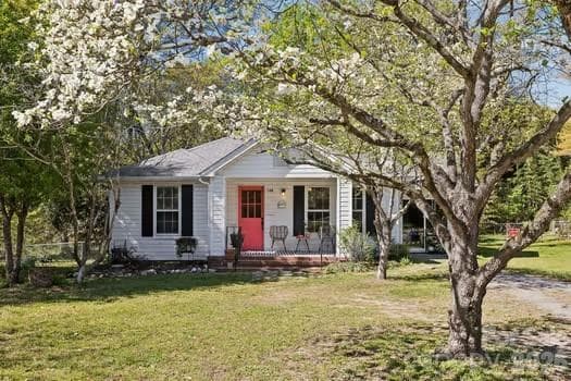 Single Family Residence at 108 Faulkner Street, Clover, photo 2 of 33