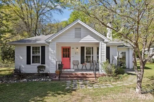 Single Family Residence at 108 Faulkner Street, Clover, photo 3 of 33