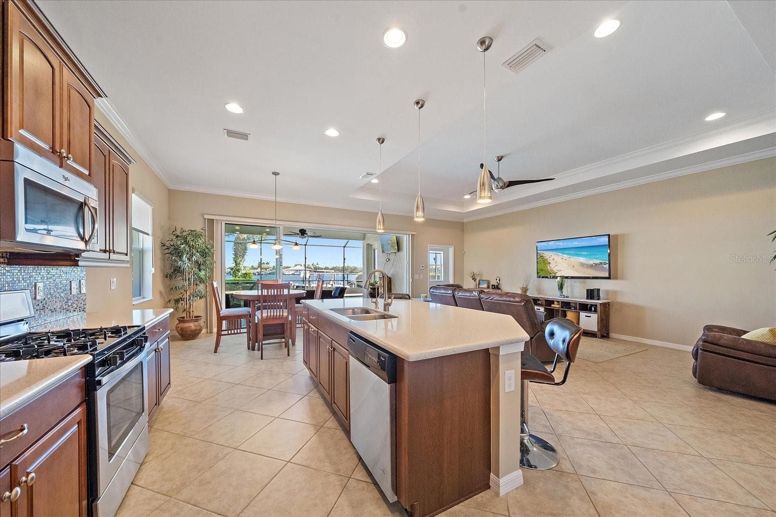Single Family Residence at 5040 LAKE OVERLOOK AVE, BRADENTON, photo 11 of 54
