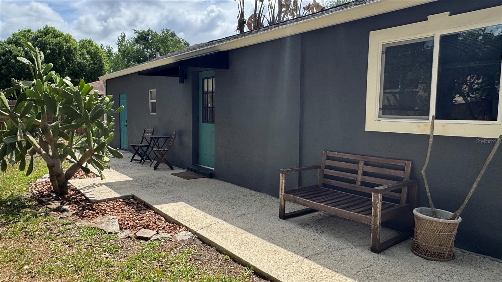 Private walkway to Guesthouse from driveway - 795 30TH ST, ORLANDO