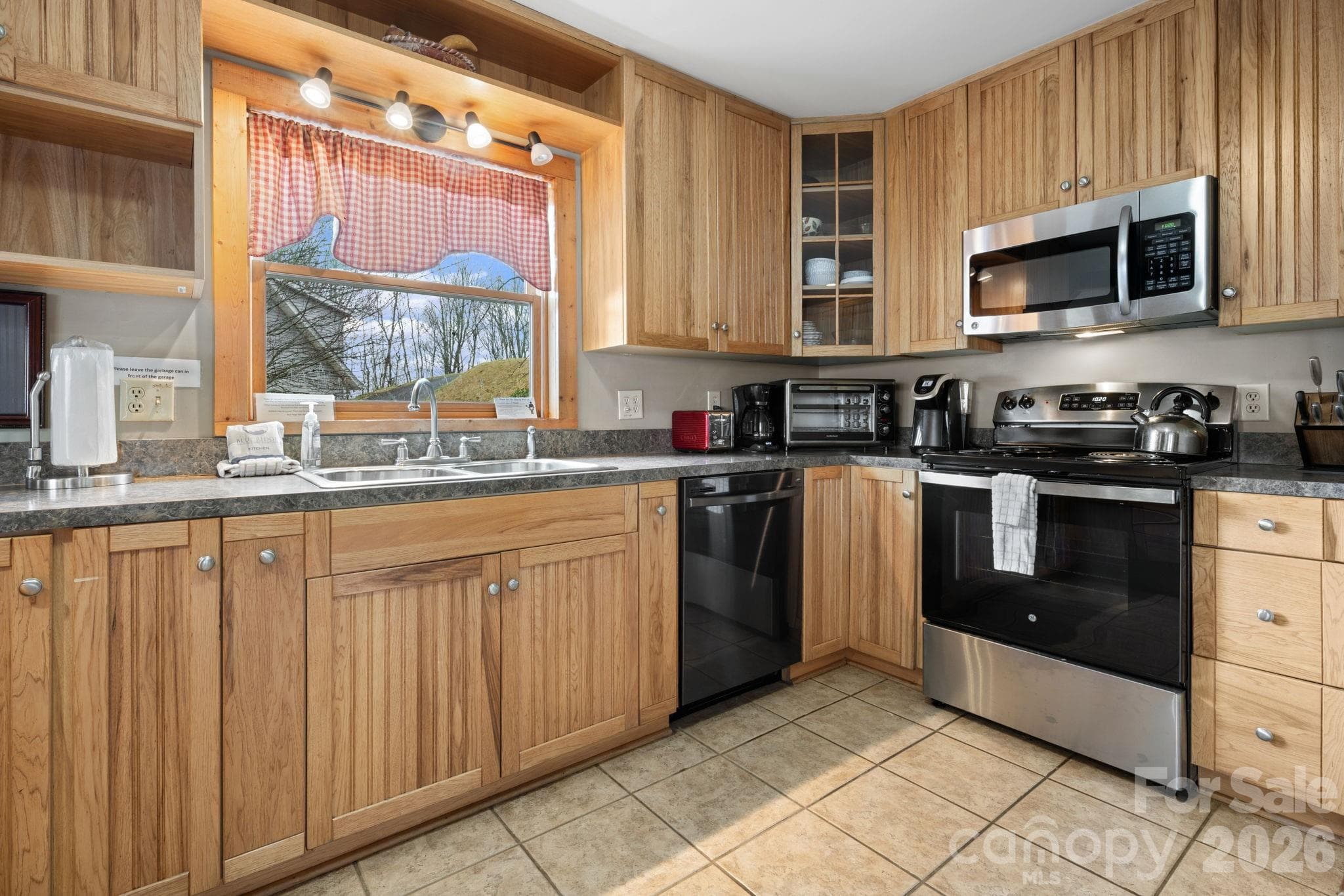 Single Family Residence at 173 Chipmunk Lane, Blowing Rock, photo 7 of 44