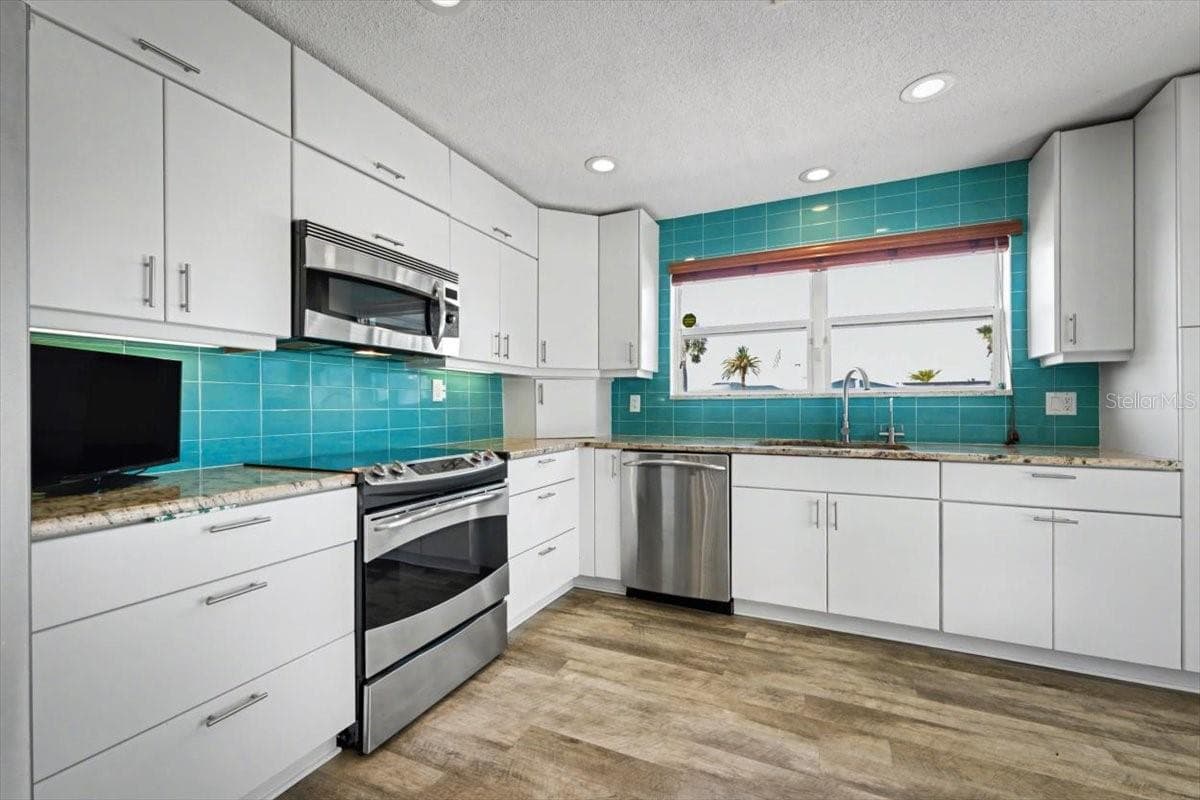 Kitchen - 124 ANCHOR DR, PONCE INLET