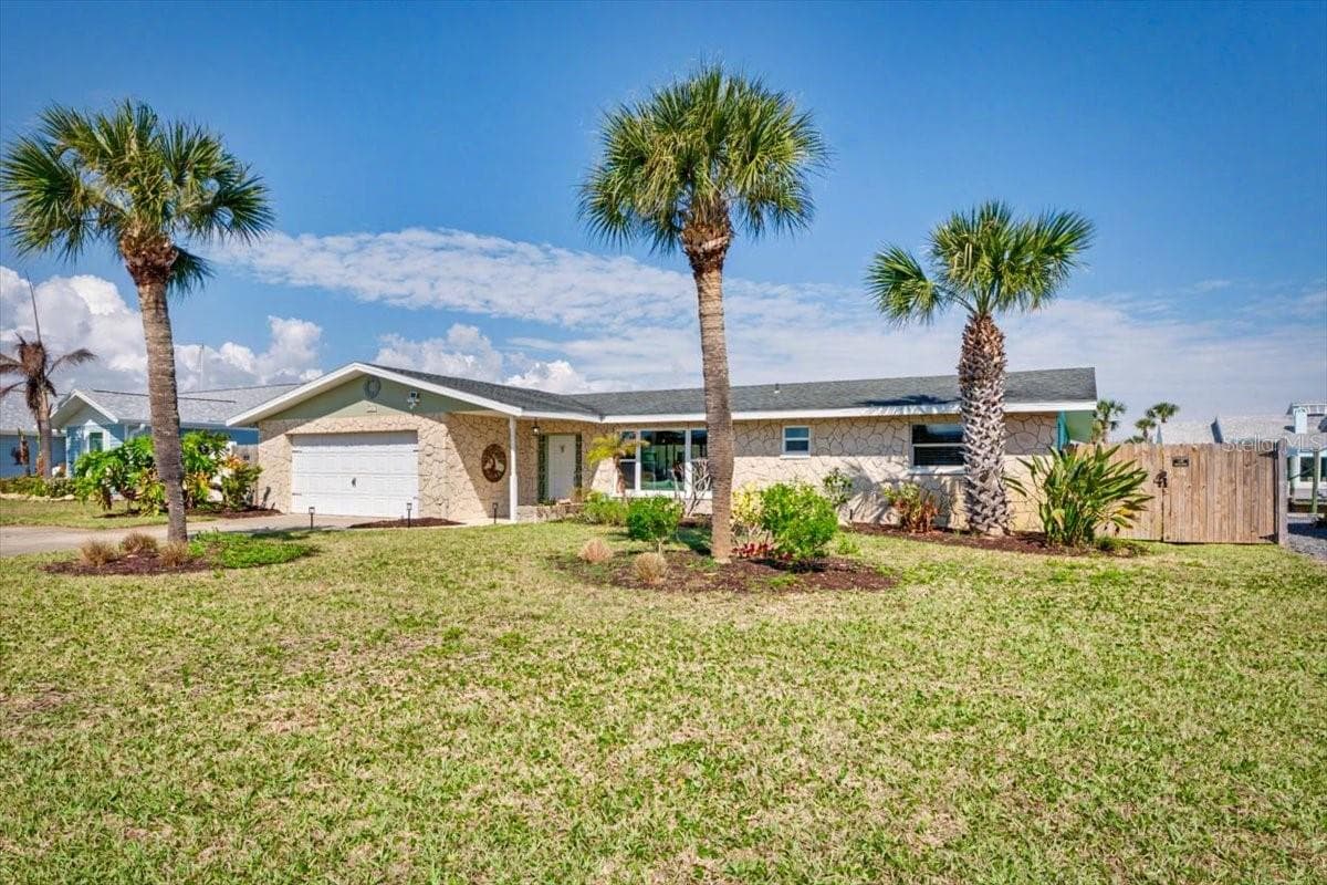 Front Exterior - 124 ANCHOR DR, PONCE INLET