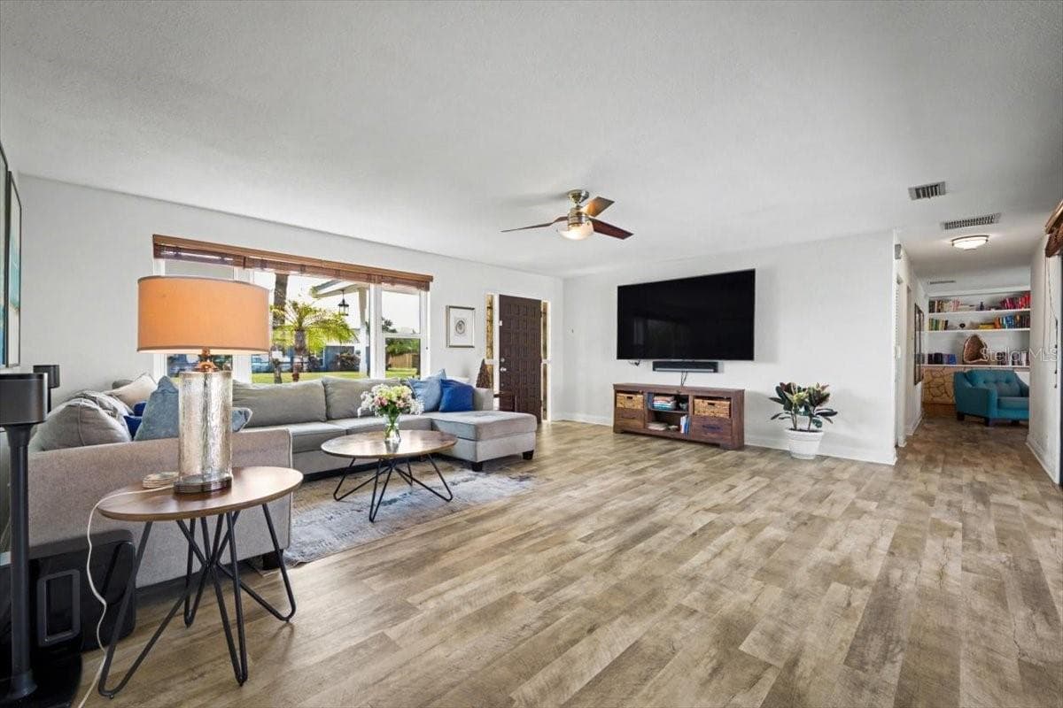 Living Area - 124 ANCHOR DR, PONCE INLET