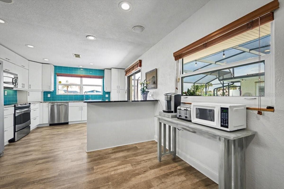 Kitchen - 124 ANCHOR DR, PONCE INLET