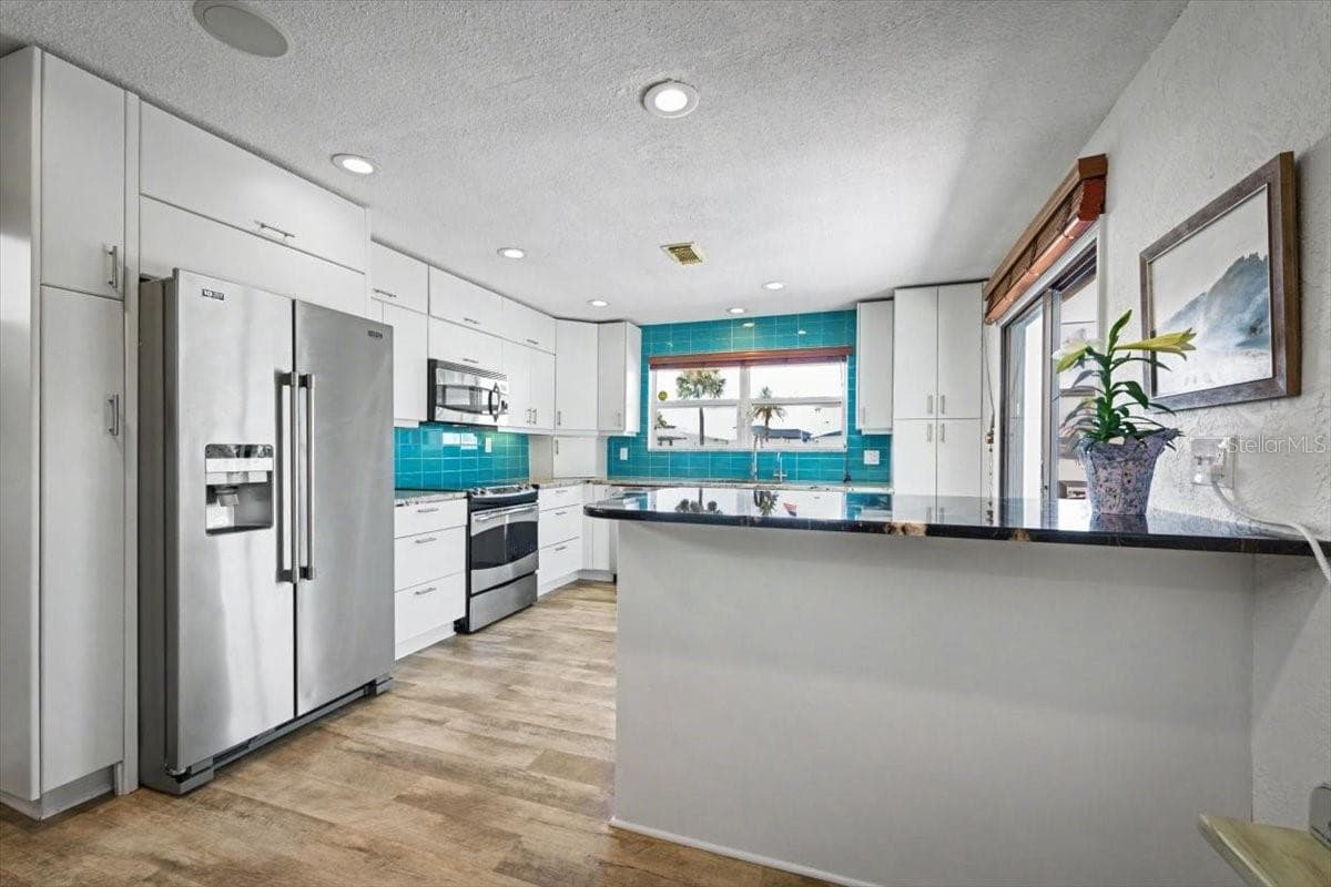 Kitchen - 124 ANCHOR DR, PONCE INLET