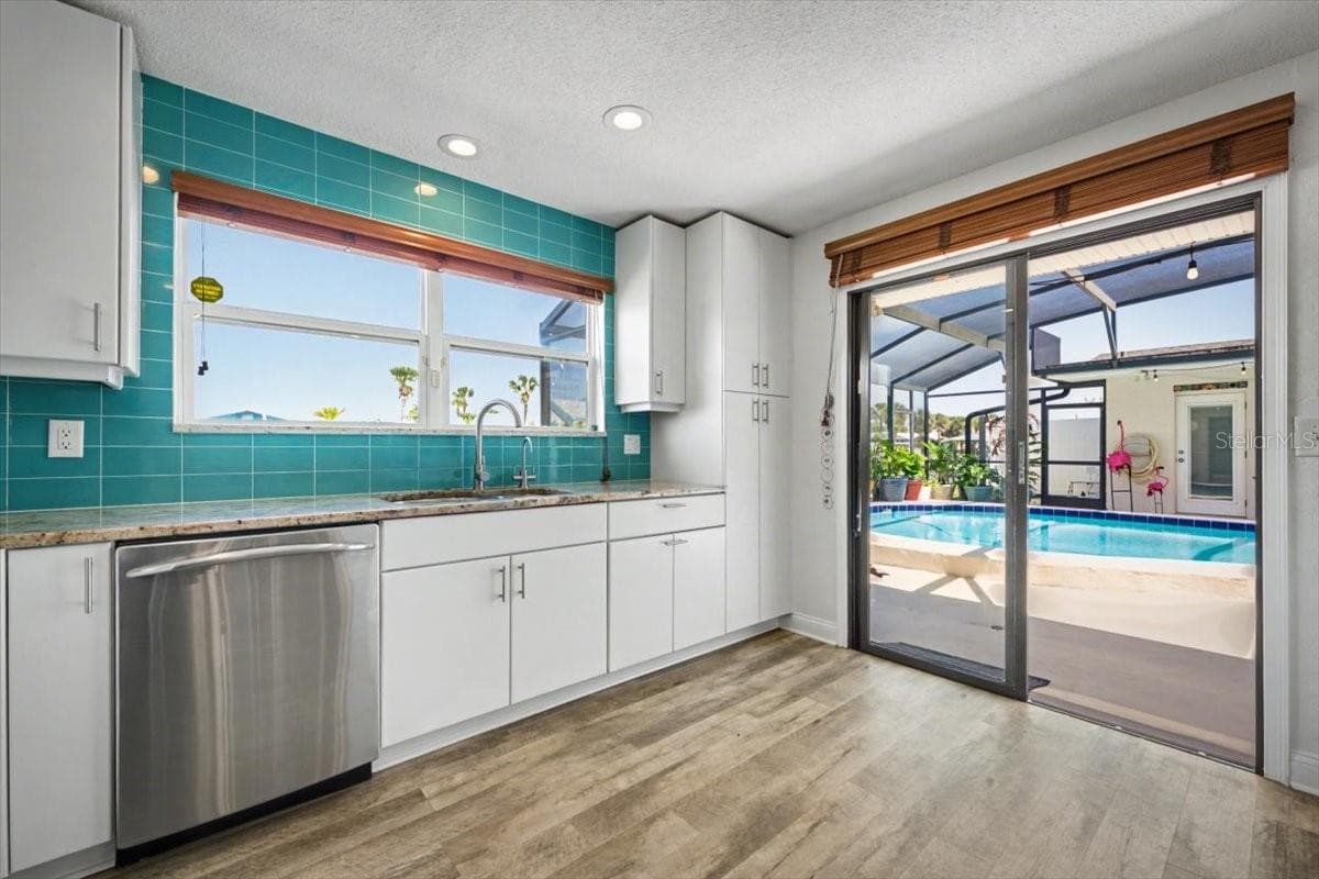 Kitchen - 124 ANCHOR DR, PONCE INLET