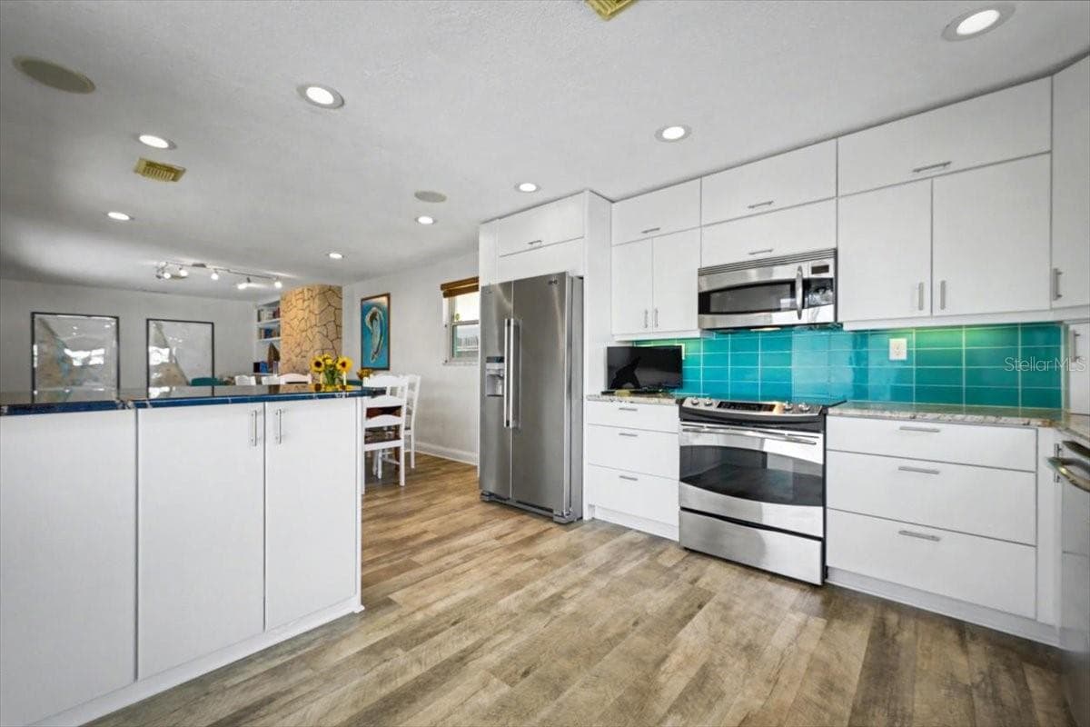 Kitchen - 124 ANCHOR DR, PONCE INLET