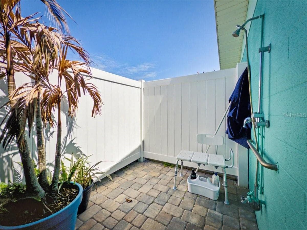 Outdoor Shower - 124 ANCHOR DR, PONCE INLET