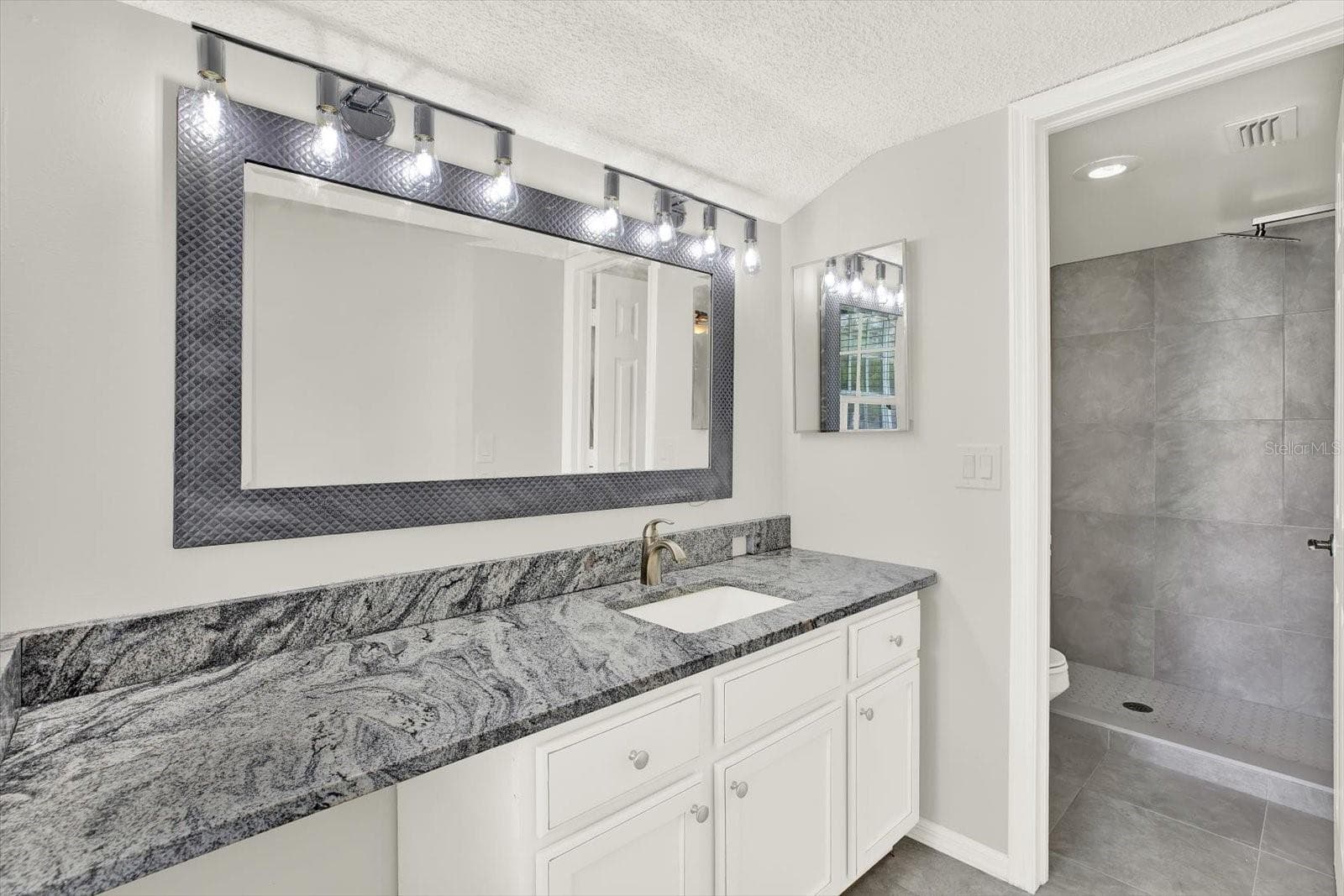 Townhouse at 5844 RED CEDAR LN, TAMPA, photo 12 of 26