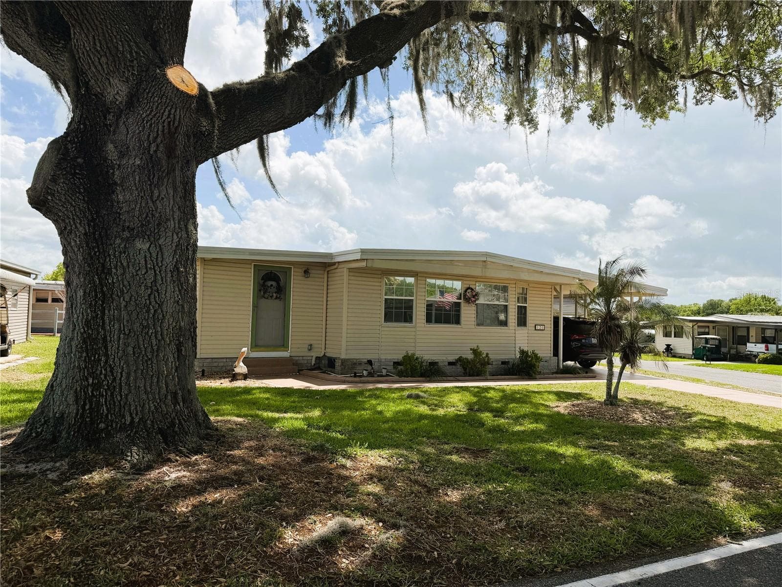 Mobile Home at 121 AZALEA TRL, LEESBURG, photo 4 of 44