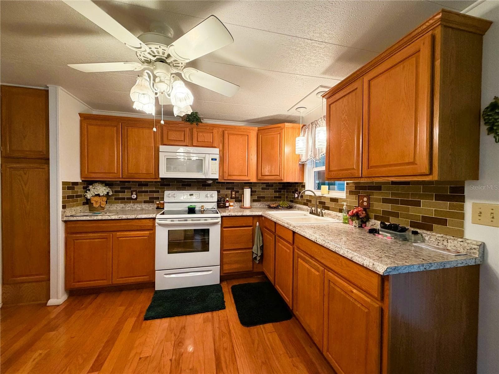Mobile Home at 121 AZALEA TRL, LEESBURG, photo 9 of 44