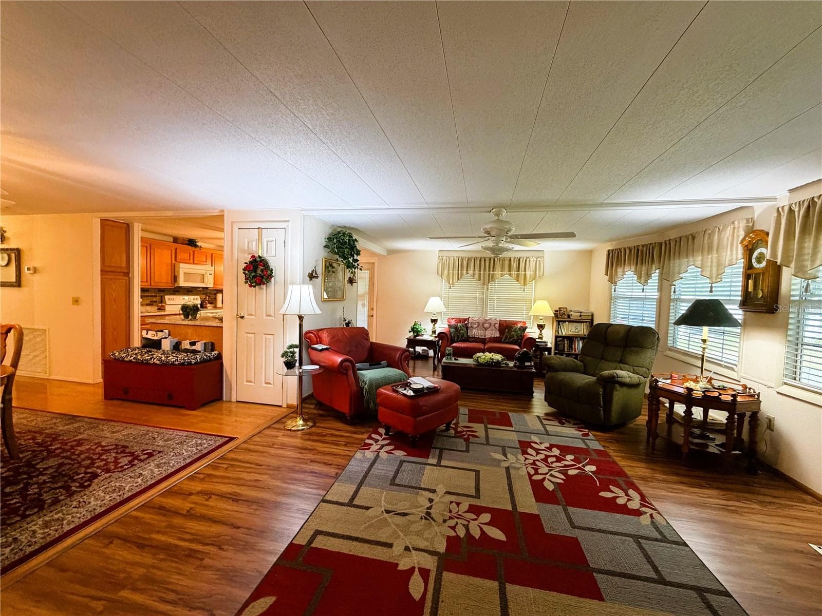 Mobile Home at 121 AZALEA TRL, LEESBURG, photo 15 of 44