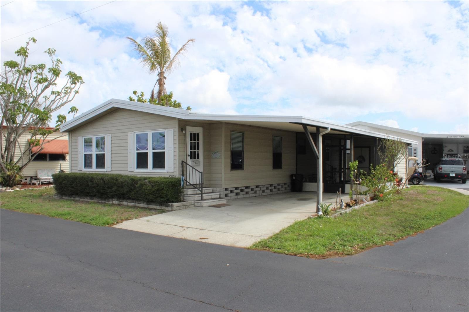 Manufactured Home at 6807 MOUNT PLEASANT RD NE #51, ST PETERSBURG, photo 2 of 24