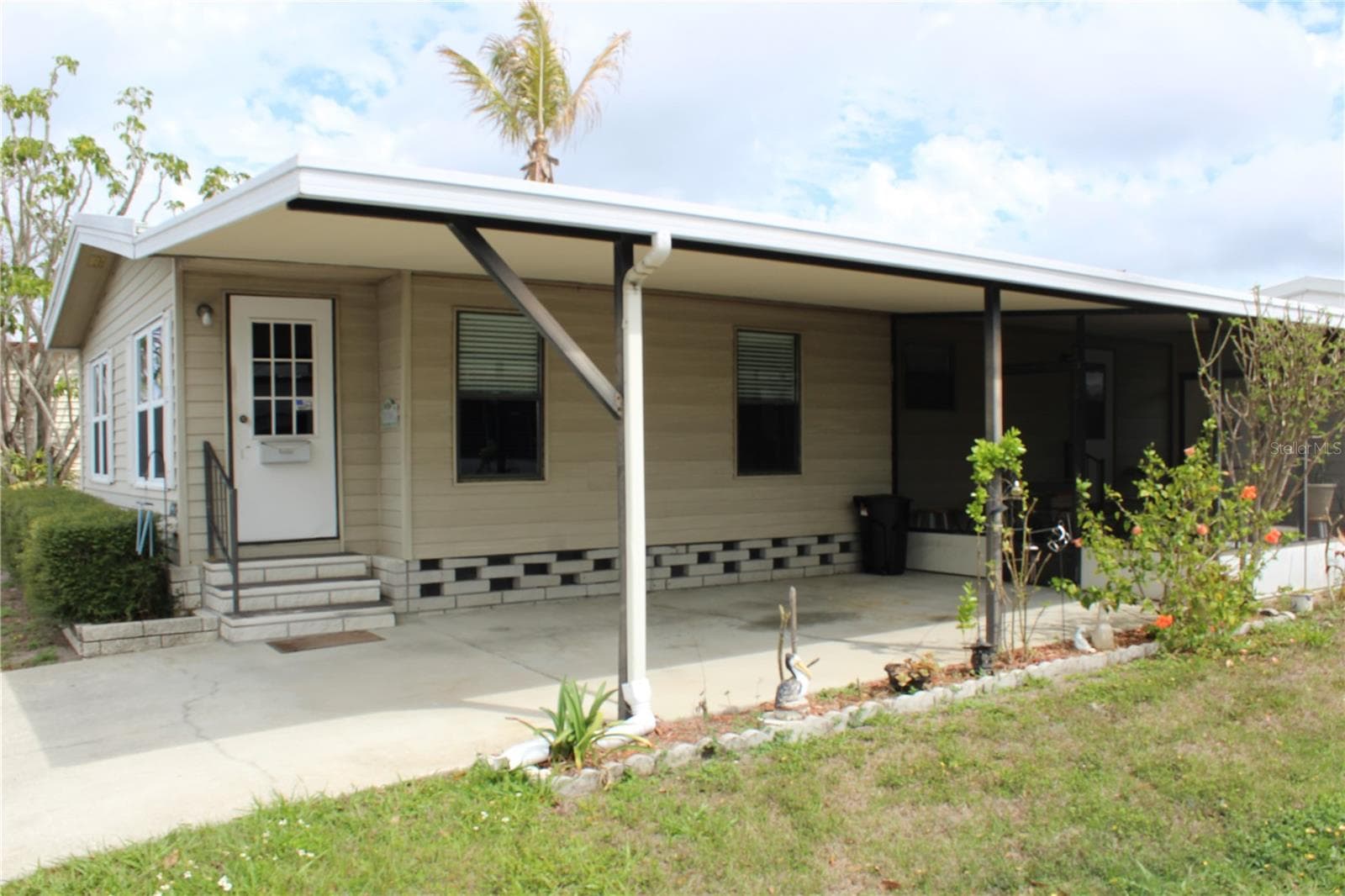 Manufactured Home at 6807 MOUNT PLEASANT RD NE #51, ST PETERSBURG, photo 3 of 24
