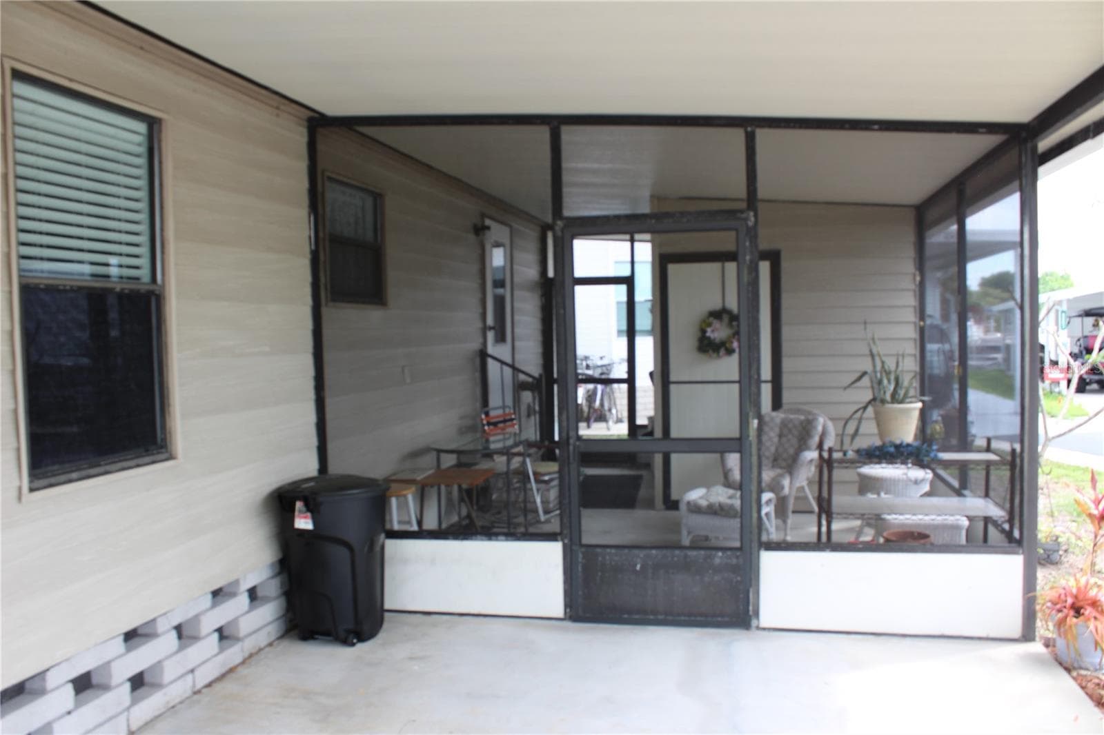Manufactured Home at 6807 MOUNT PLEASANT RD NE #51, ST PETERSBURG, photo 4 of 24