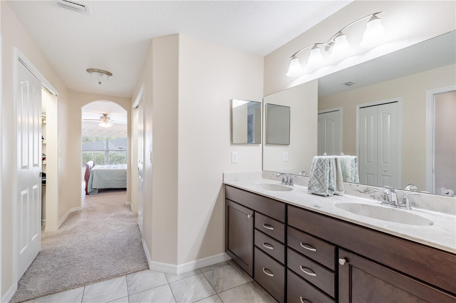 Single Family Residence at 27118 ROANOKE DR, LEESBURG, photo 15 of 38