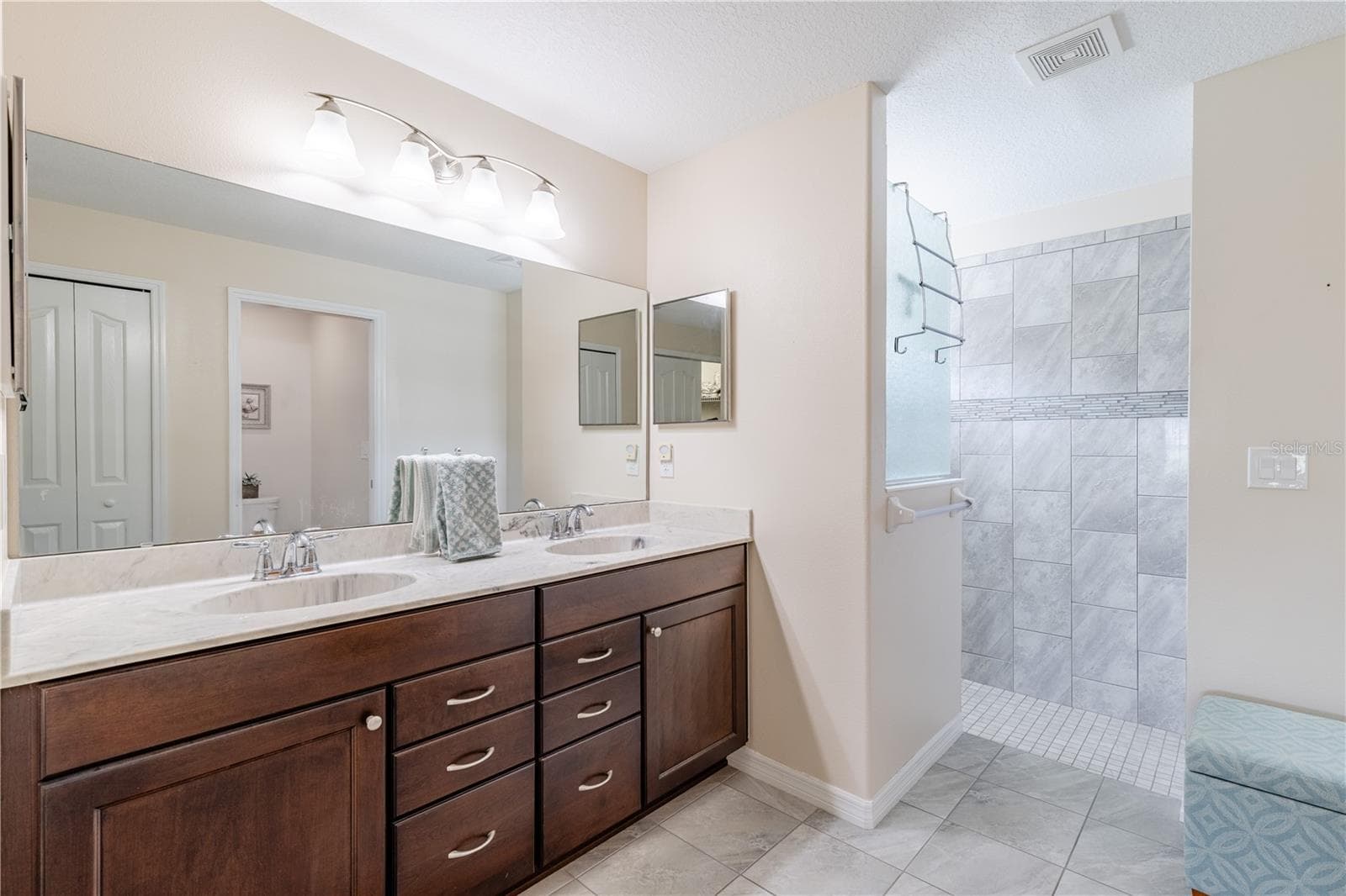 Single Family Residence at 27118 ROANOKE DR, LEESBURG, photo 23 of 38
