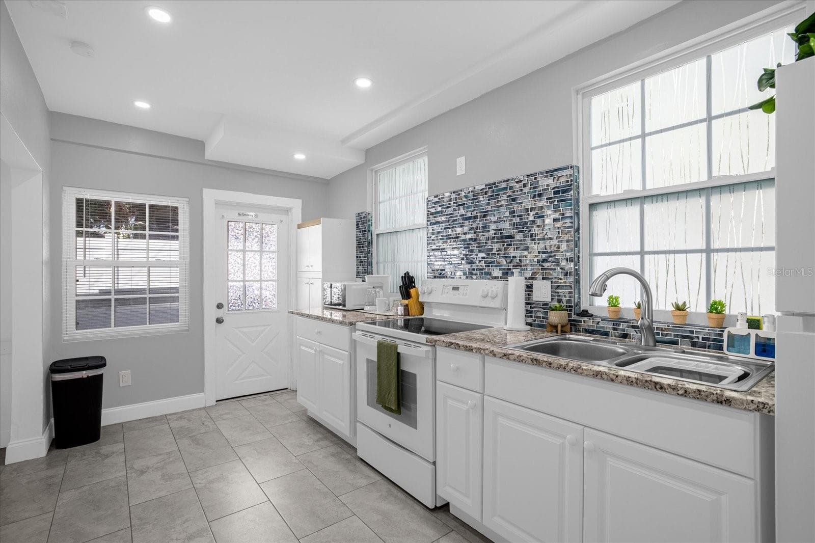 Triplex at 306 MARSHALL ST, CLEARWATER, photo 27 of 82