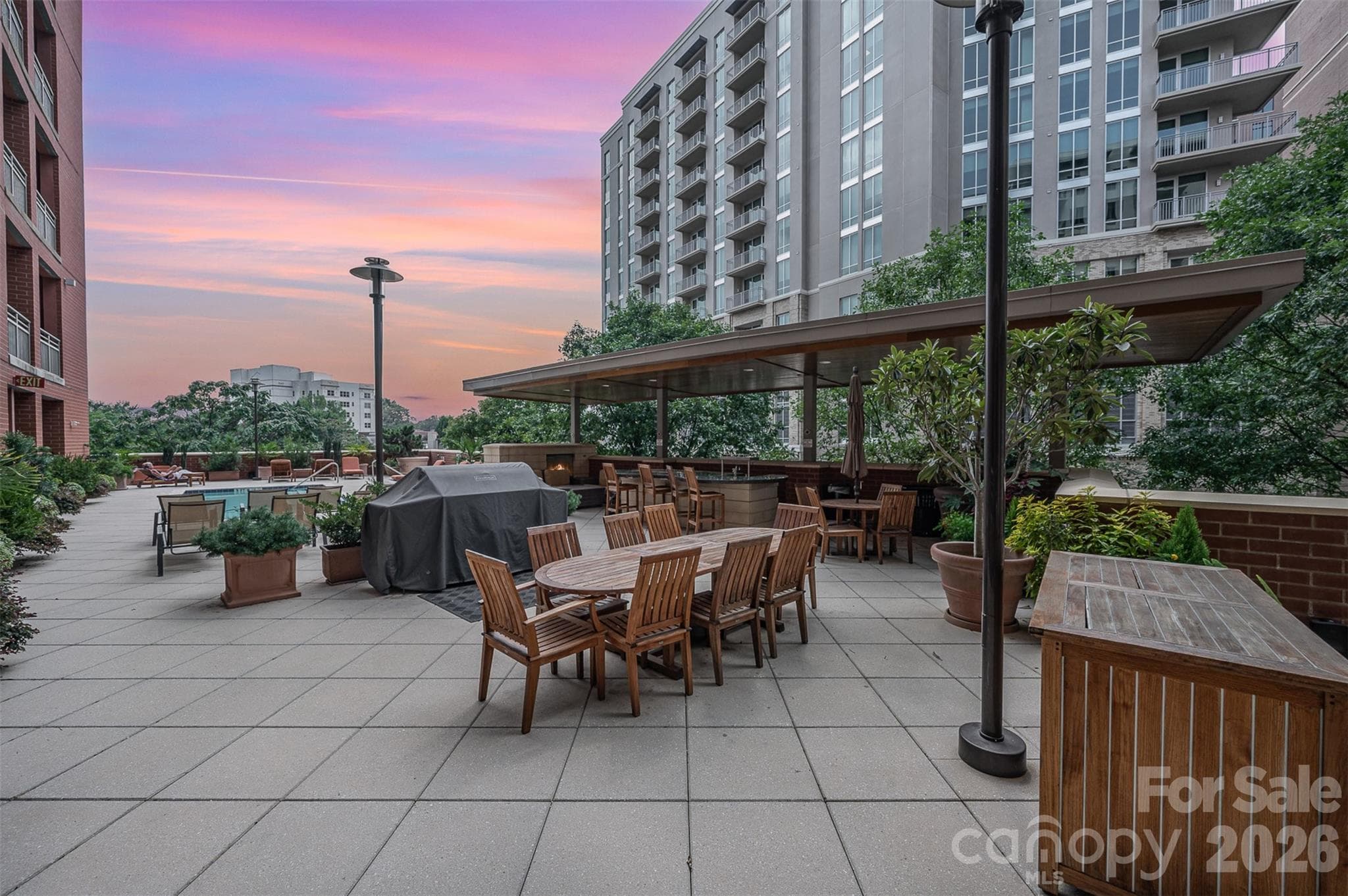 Royal Court Pool Deck & Community Grill - Charlotte
