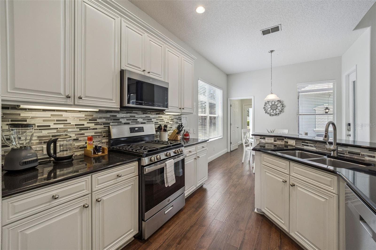 Single Family Residence at 7412 DEVEREAUX ST, REUNION, photo 13 of 62