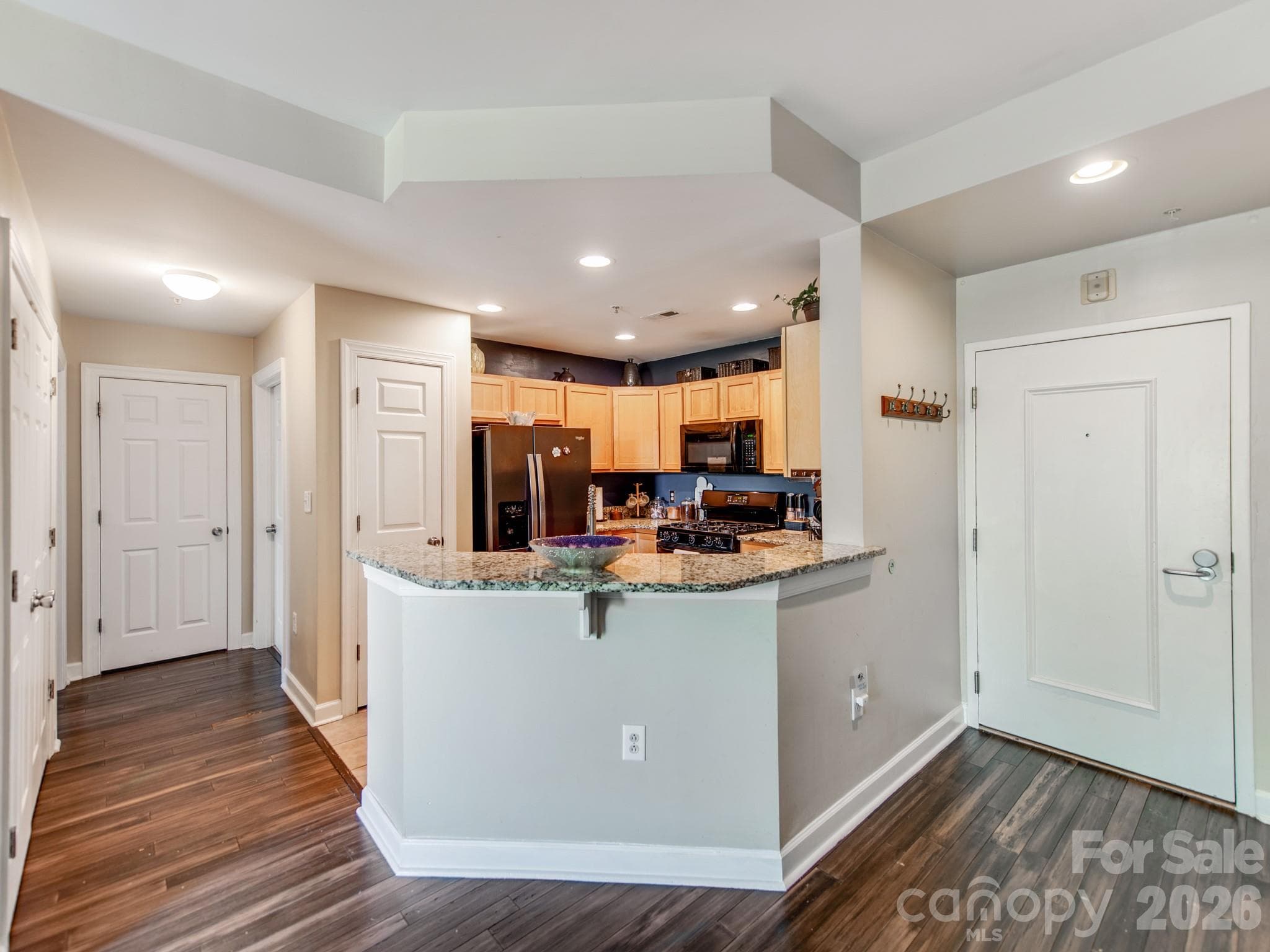 granite counters & large bar height island - Charlotte