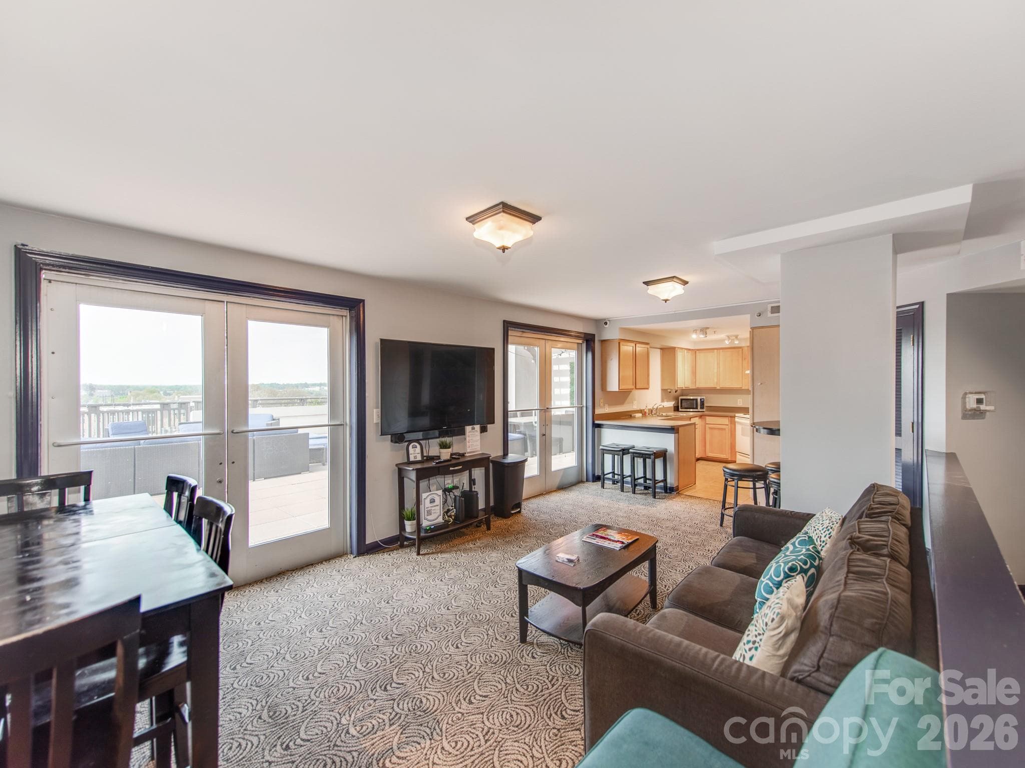 great space for entertaining guests & family & friends - Charlotte