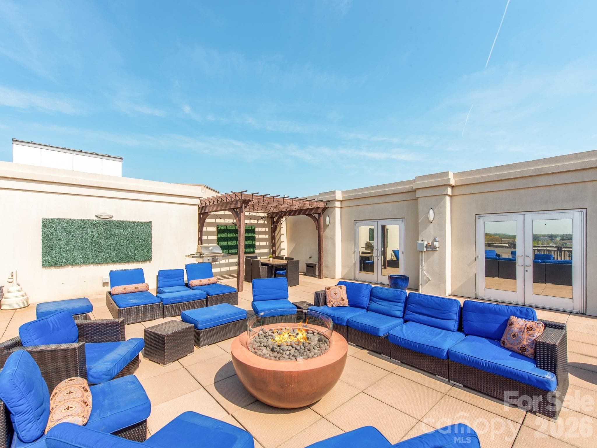 great area for entertaining guests - Charlotte